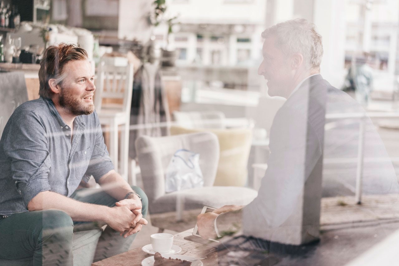 Positive B2B Customer Relationships - Payment Discussion with Coworker
