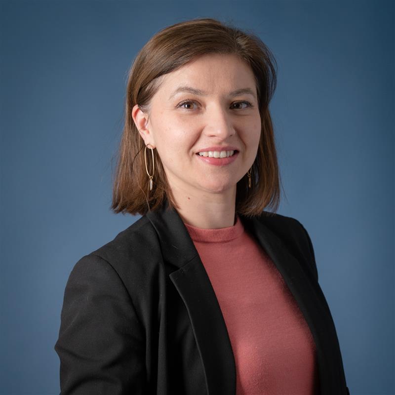 Emilie Dhal headshot