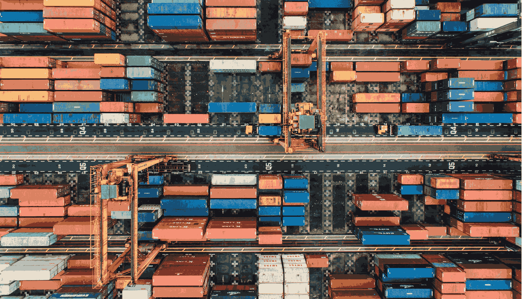 An image of a port representing the advantages of offering trade credit to customers when exporting