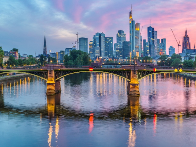 Francoforte al tramonto