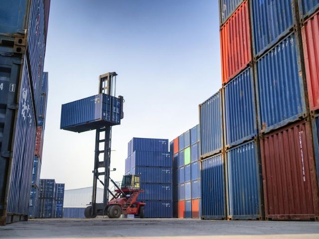 Grande deposito di container