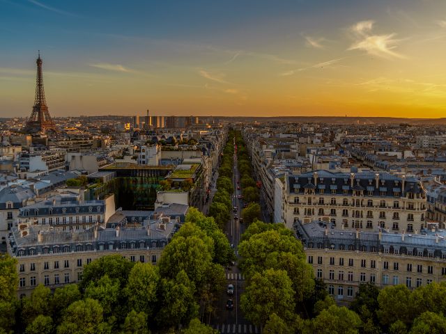 Vista di Parigi al tramonto