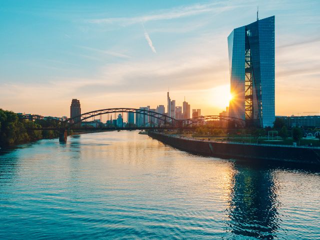 Vista di Francoforte al tramonto