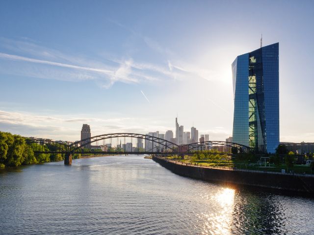 Vista di Parigi al tramonto