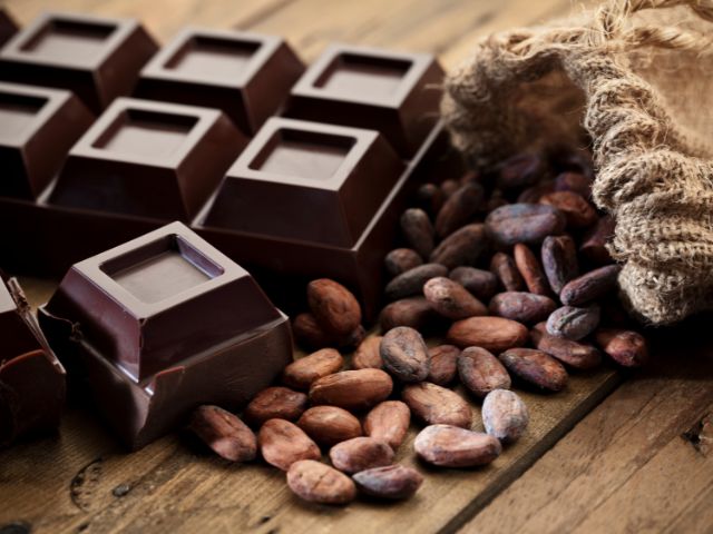 Tavoletta di cioccolato e semi di cacao