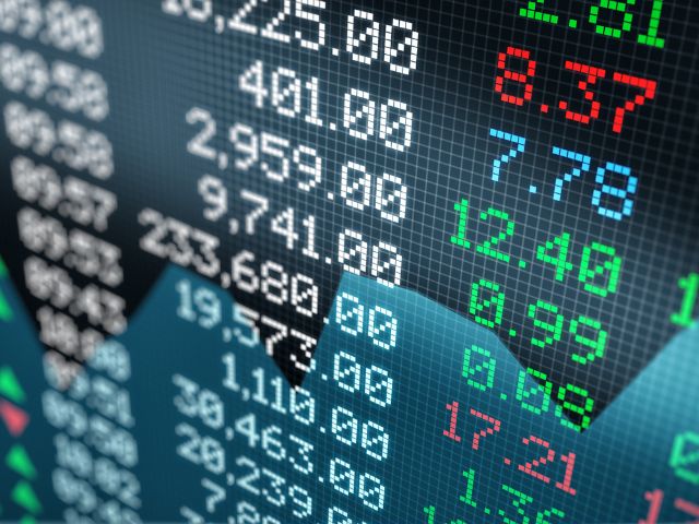 Schermo nero con proiettati dati numerici