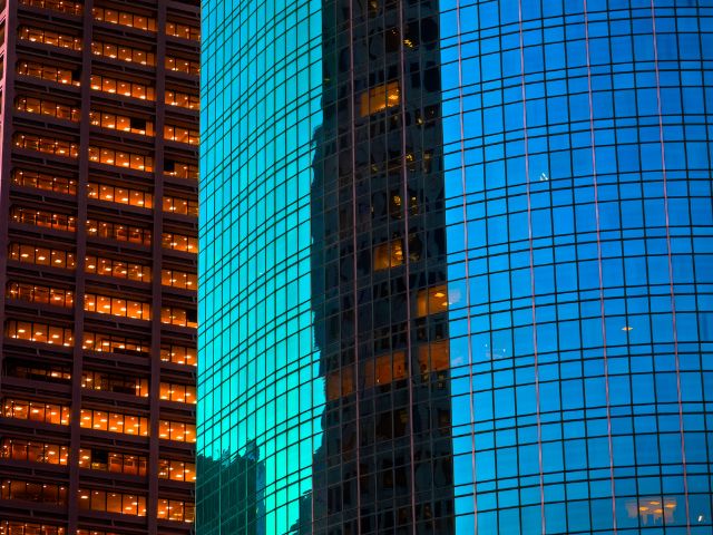 Grattacieli con vetrate