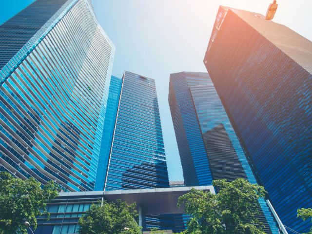 Grattacieli con vetrate