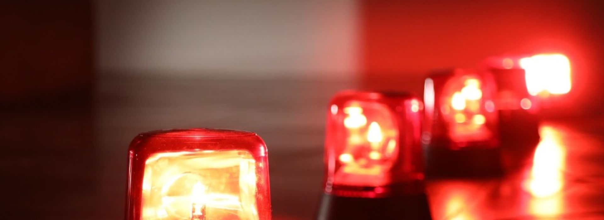 Sirene rosse lampeggianti
