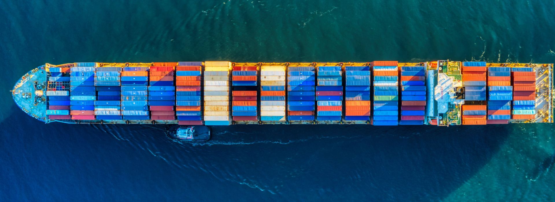 Vista dall'alto di una nave container