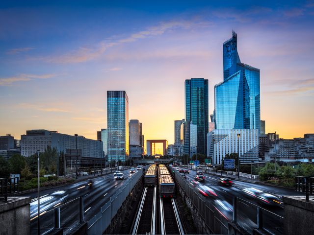 Vista del quartiere finanziario parigino "La Défense"