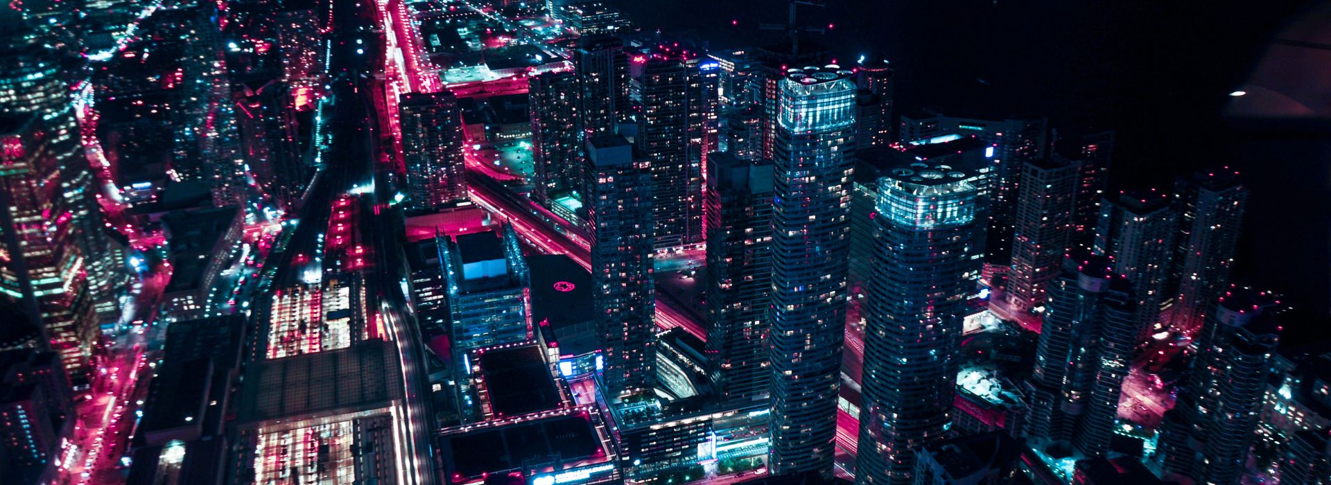 Città di notte vista dall'alto