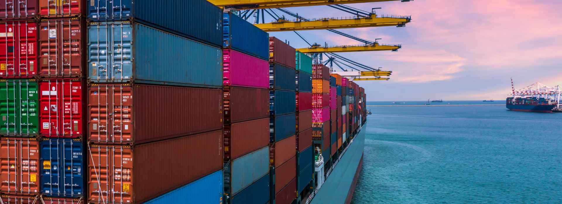 Nave cargo in navigazione