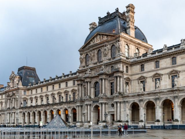 Palazzo del Louvre a Parigi