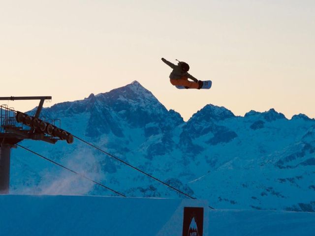 Lisa Francesia-Boirai s'entraînant au snowboard