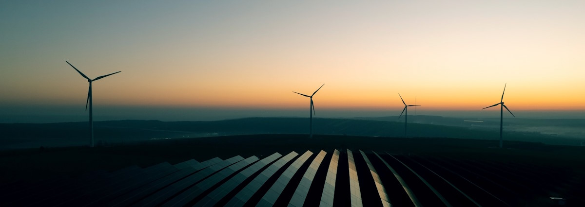 Paysage champ d'éoliennes 