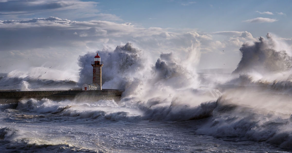 phare dans la tempête